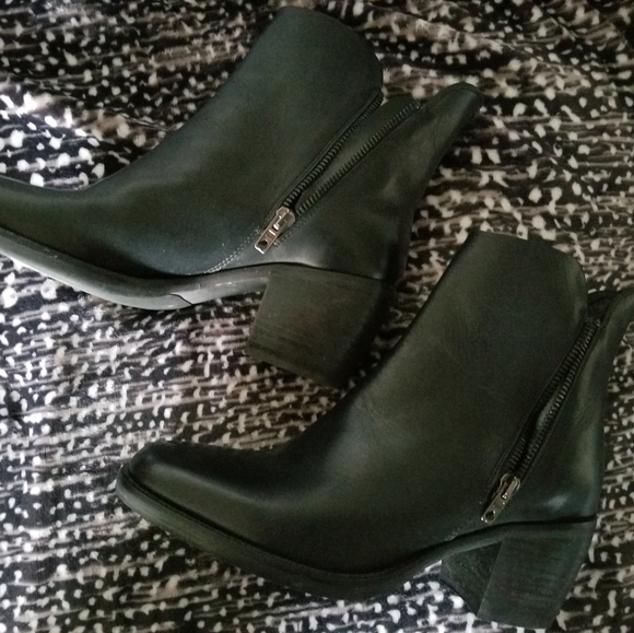 Almost brand new, worn twice, Italian leather - Picture 2 of 4